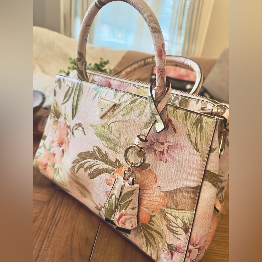 GUESS Emiliya Girlfriend Handbag *used once for KY DERBY